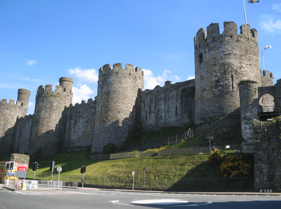Make the Conwy Castle in Wales for Minecraft
